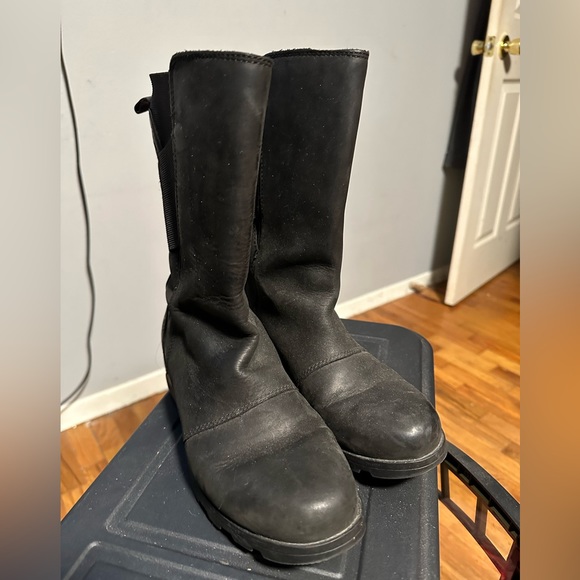 Sorel pull on boots. - Picture 2 of 3